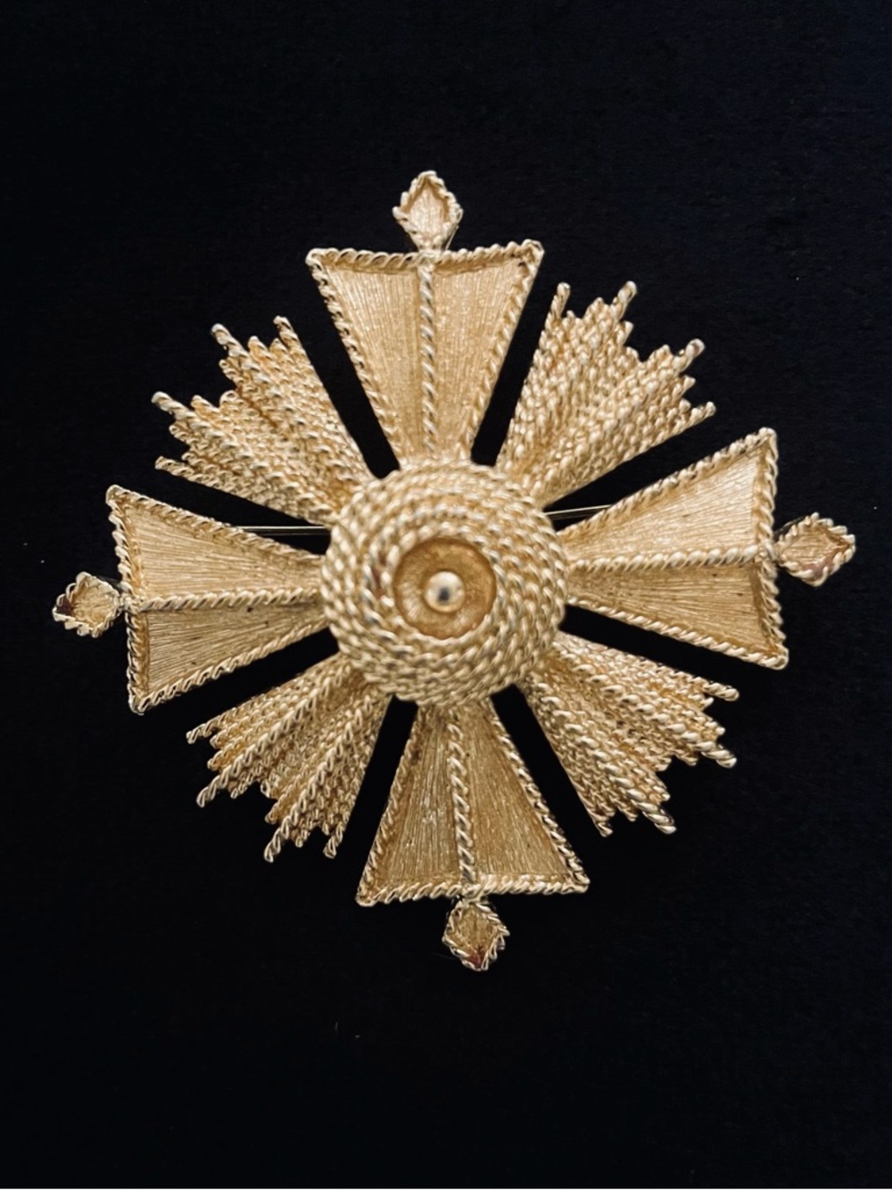 #238 Vintage Monet 1950s Goldtone Large Maltese Cross